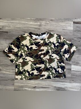 Veronica Beard Camouflage Short Sleeve Tee in Green/Brown/Black Size Medium